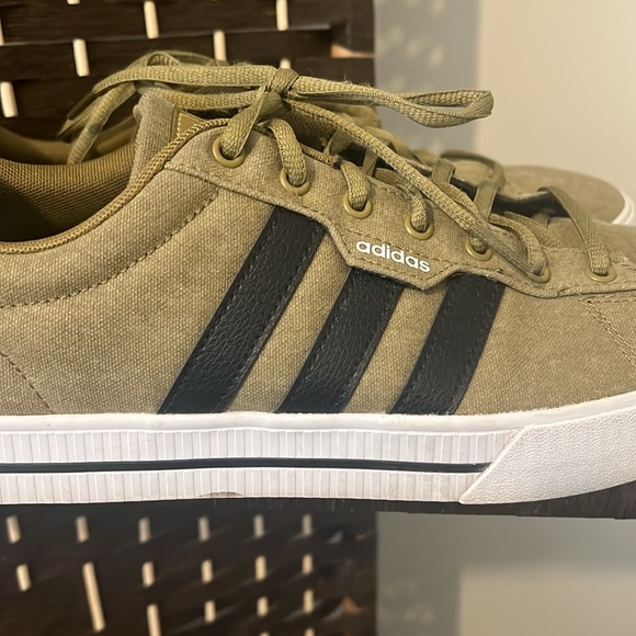 Men’s Adidas Army Green Shoes Size 10.5 Causal 3 Stripe Black Canvas Fashion - Picture 6 of 11